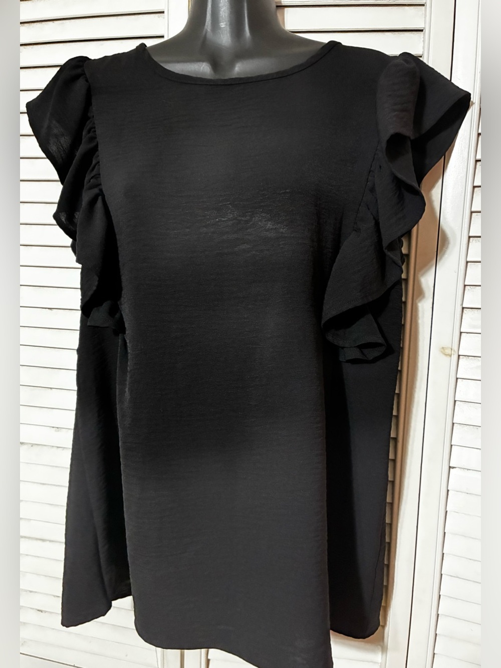 JODIFL Black Ruffle Sleeveless blouse